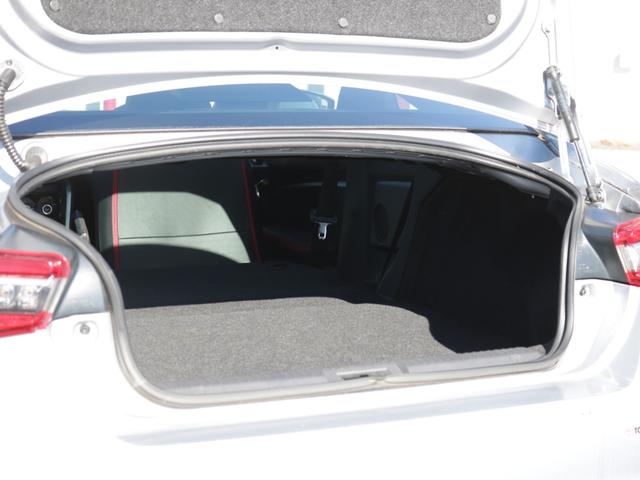 ８６ ＧＴ　後期型・ワンオーナー・Ｂｌｕｅｔｏｏｔｈ接続・バックカメラ・クルーズコントロール・スマートキー・ＬＥＤヘッドライト＆フォグ・パドルシフト・プッシュスタート・メモリーナビ・純正１７インチアルミ（32枚目）