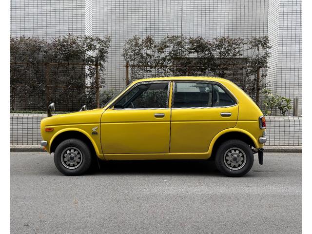 ライフ superDELUXE 1973年/4MT/社外オーディオ/KENWOODスピーカー/純正AW/純正マッドガード(3枚目)