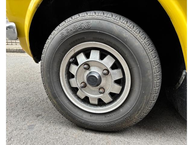 ライフ superDELUXE 1973年/4MT/社外オーディオ/KENWOODスピーカー/純正AW/純正マッドガード(9枚目)