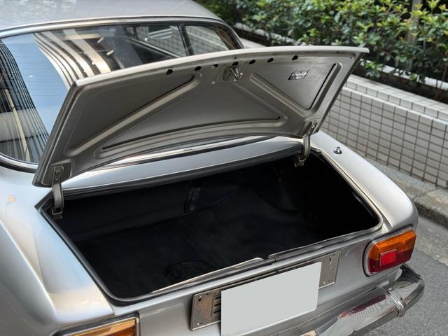 ジュリア 1972モデル/GT1300Jr/フラットノーズ/5MT/左ハンドル/ウェーバーツインキャブ/弊社並行輸入車両(10枚目)