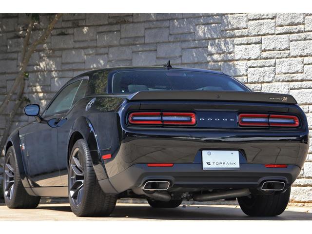 ダッジ・チャレンジャー Ｒ／Ｔ　スキャットパック　ワイドボディ　３９２ＨＥＭＩ自然吸気エンジン　アップルカープレイ　ＡＬＰＩＮＥオーディオ　新車並行　ワンオーナー（22枚目）