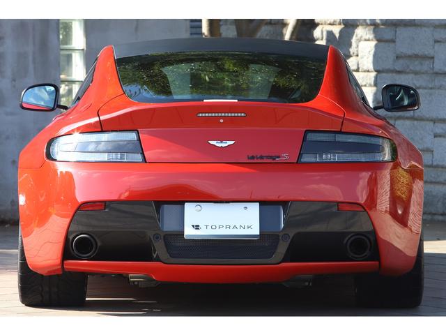 V12ヴァンテージ S スポーツシフトIII エクステリアカーボンパック Qスペシャルペイント カーボンバケットシート ディーラー車 左ハンドル(19枚目)