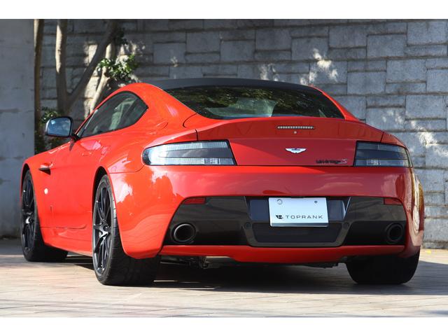 V12ヴァンテージ S スポーツシフトIII エクステリアカーボンパック Qスペシャルペイント カーボンバケットシート ディーラー車 左ハンドル(20枚目)