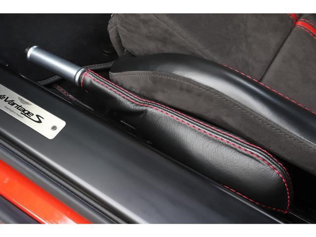 V12ヴァンテージ S スポーツシフトIII エクステリアカーボンパック Qスペシャルペイント カーボンバケットシート ディーラー車 左ハンドル(47枚目)