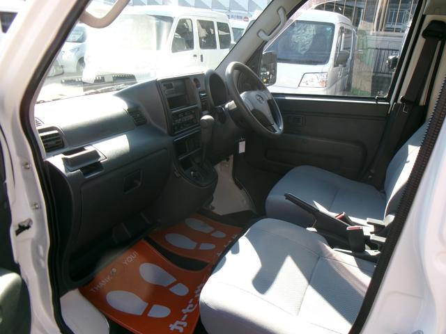 ハイゼットカーゴ ＤＸ　４ＷＤ　キーレス　パワステ　パワーウィンドウ　ライトレベライザー　ラジオ　オーバーヘッドシェルフ（27枚目）