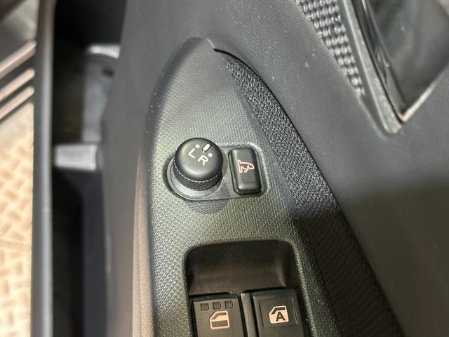 ムーヴ カスタム　ＲＳ　ＥＴＣ　ナビ　ＴＶ　オートライト　スマートキー　アイドリングストップ　電動格納ミラー　ベンチシート　ターボ　ＣＶＴ　盗難防止システム　ＡＢＳ　ＣＤ　ＤＶＤ再生　アルミホイール　ＡＢＳ　エアバッグ（18枚目）