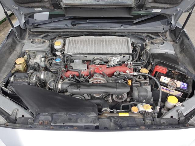 エンジンルームの様子。