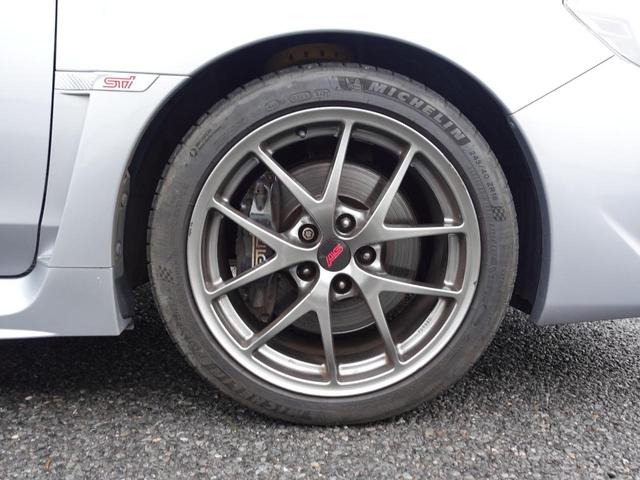 純正１８インチＡＷ装着車です。