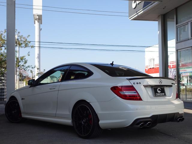 Cクラス C63 AMGクーペ AMGパフォーマンスパッケージ 487ps AMGカーボンエクステリアパッケージ AMGスポーツサスペンション サンルーフ AMGレッドブレーキキャリパー 黒革 バックカメラ ダイヤモンドホワイト(9枚目)