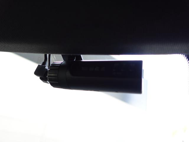 Cクラス C63 AMGクーペ AMGパフォーマンスパッケージ 487ps AMGカーボンエクステリアパッケージ AMGスポーツサスペンション サンルーフ AMGレッドブレーキキャリパー 黒革 バックカメラ ダイヤモンドホワイト(31枚目)