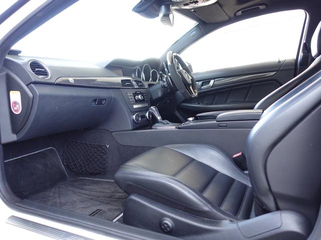 Cクラス C63 AMGクーペ AMGパフォーマンスパッケージ 487ps AMGカーボンエクステリアパッケージ AMGスポーツサスペンション サンルーフ AMGレッドブレーキキャリパー 黒革 バックカメラ ダイヤモンドホワイト(40枚目)