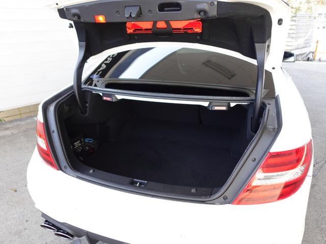 Cクラス C63 AMGクーペ AMGパフォーマンスパッケージ 487ps AMGカーボンエクステリアパッケージ AMGスポーツサスペンション サンルーフ AMGレッドブレーキキャリパー 黒革 バックカメラ ダイヤモンドホワイト(44枚目)