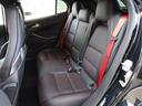 後部座席も充分なスペースが確保されております。