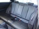 後部座席も充分なスペースが確保されております。