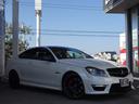 Cクラス C63 AMGクーペ AMGパフォーマンスパッケージ 487ps AMGカーボンエクステリアパッケージ AMGスポーツサスペンション サンルーフ AMGレッドブレーキキャリパー 黒革 バックカメラ ダイヤモンドホワイト(4枚目)