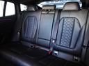 後部座席も充分なスペースが確保されております。