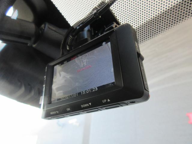 ★最近何かと話題のドライブレコーダーが装備されております。