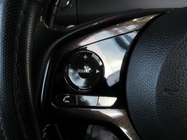 N-BOXカスタム G・EXターボホンダセンシング ※立体駐車場操作誤りによるルーフ交換 ワンオーナー Bluetooth接続 純正ナビゲーション バックカメラ CD/DVD(14枚目)