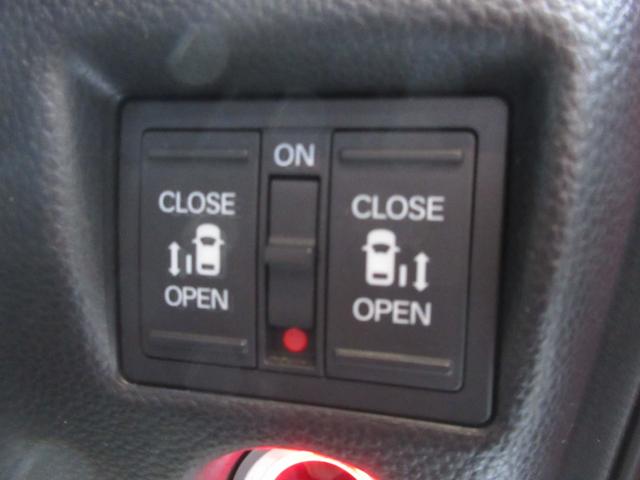 N-BOXカスタム G・EXターボホンダセンシング ※立体駐車場操作誤りによるルーフ交換 ワンオーナー Bluetooth接続 純正ナビゲーション バックカメラ CD/DVD(16枚目)