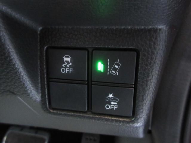 N-BOXカスタム G・EXターボホンダセンシング ※立体駐車場操作誤りによるルーフ交換 ワンオーナー Bluetooth接続 純正ナビゲーション バックカメラ CD/DVD(17枚目)