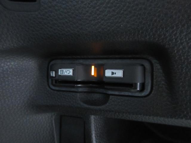 N-BOXカスタム G・EXターボホンダセンシング ※立体駐車場操作誤りによるルーフ交換 ワンオーナー Bluetooth接続 純正ナビゲーション バックカメラ CD/DVD(19枚目)