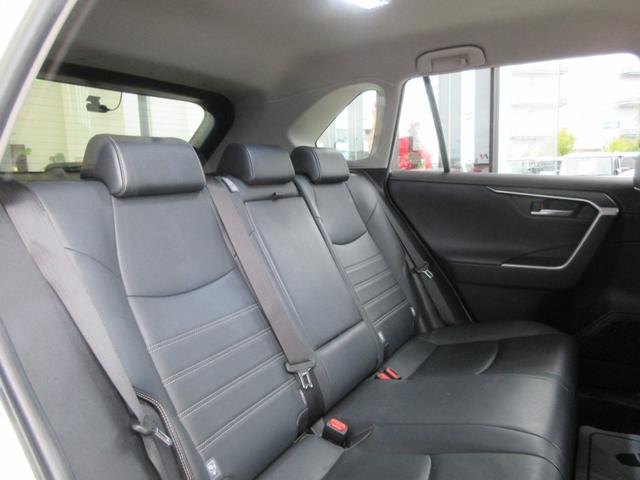 ＲＡＶ４ Ｇ　エンジンスターター　革シート　ハンドルヒーター　障害物センサー　衝突被害軽減ブレーキ　ドライブレコーダー前後　ＥＴＣ　Ｂｌｕｅｔｏｏｔｈ接続　ＣＤ／ＤＶＤ　ＬＥＤヘッドランプ　純正アルミホイール（5枚目）
