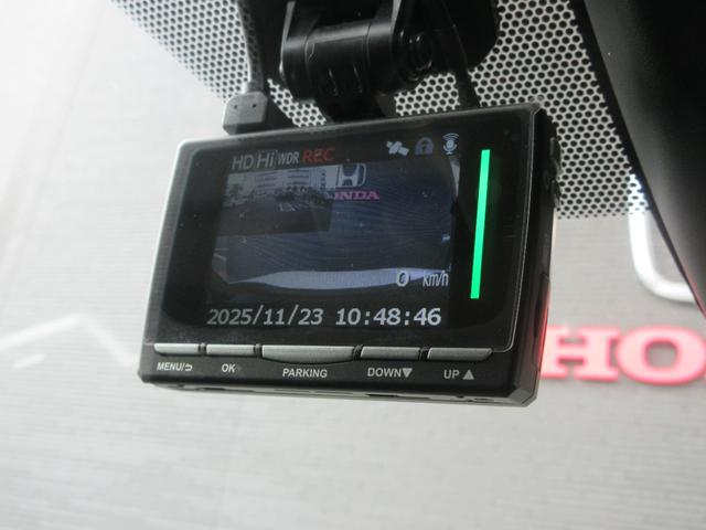 ＲＡＶ４ Ｇ　エンジンスターター　革シート　ハンドルヒーター　障害物センサー　衝突被害軽減ブレーキ　ドライブレコーダー前後　ＥＴＣ　Ｂｌｕｅｔｏｏｔｈ接続　ＣＤ／ＤＶＤ　ＬＥＤヘッドランプ　純正アルミホイール（15枚目）