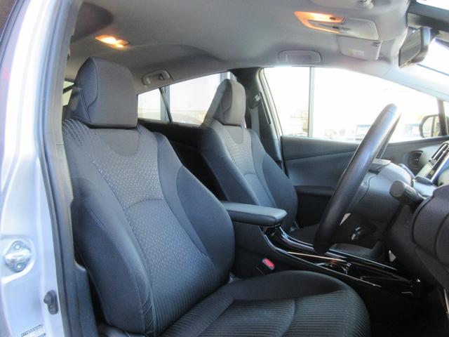 プリウス Sセーフティプラス 衝突被害軽減ブレーキ 横滑り防止機構 障害物センサー パーキングアシスト レーンキープアシスト Bluetooth接続 フルセグTV CD/DVD ドライブレコーダー ETC(4枚目)