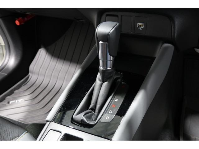 フィット ｅ：ＨＥＶＲＳ　ワンオーナー／ナビ／Ｂｌｕｅｔｏｏｔｈ／バックカメラ／前後ドラレコ／ＥＴＣ／ＣＤ再生／ＤＶＤ再生／ＵＳＢ入力端子／ＬＥＤヘッドライト／スマートキー／ホンダ認定中古車１年保証付　エアバッグ　ナビ＆ＴＶ（15枚目）