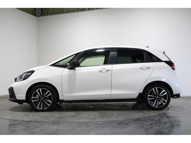 フィット ｅ：ＨＥＶＲＳ　ワンオーナー／ナビ／Ｂｌｕｅｔｏｏｔｈ／バックカメラ／前後ドラレコ／ＥＴＣ／ＣＤ再生／ＤＶＤ再生／ＵＳＢ入力端子／ＬＥＤヘッドライト／スマートキー／ホンダ認定中古車１年保証付　エアバッグ　ナビ＆ＴＶ（24枚目）