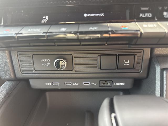 ランドクルーザー250 VX 丸目MOトヨタチームメイト マットフラップ両側ホルダー ドライバーモニターカメラ 緊急操舵支援 フロントクロストラフィックアラート レーンチェンジアシスト LEDヘッドライト サンルーフ ルーフレール(23枚目)