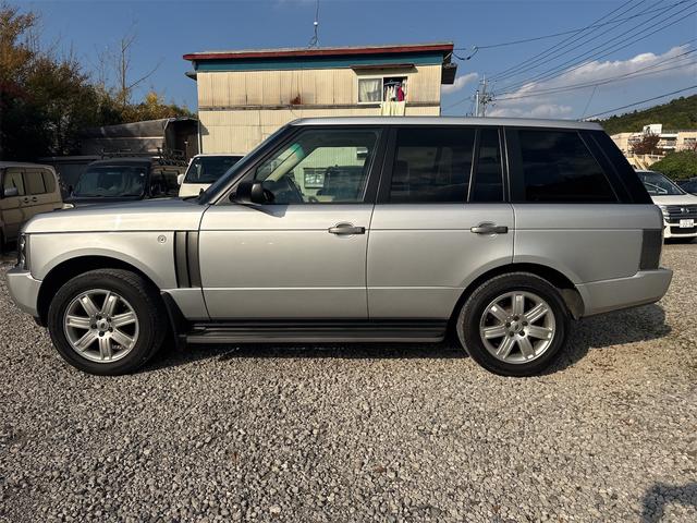 レンジローバー ヴォーグ　４．４Ｌ　Ｖ８エンジンＢＭＷ製　４ＷＤ　走行２８５３０キロ　ネイビーレーザー　ウォルナットインテリア　カンガルーバー　サンルーフ　サイドステップ　エアサス　ＣＤチェンジャー　シートヒーター（4枚目）