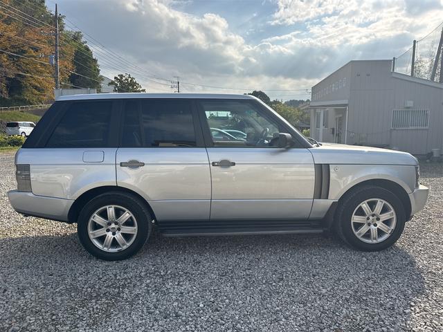 レンジローバー ヴォーグ　４．４Ｌ　Ｖ８エンジンＢＭＷ製　４ＷＤ　走行２８５３０キロ　ネイビーレーザー　ウォルナットインテリア　カンガルーバー　サンルーフ　サイドステップ　エアサス　ＣＤチェンジャー　シートヒーター（5枚目）