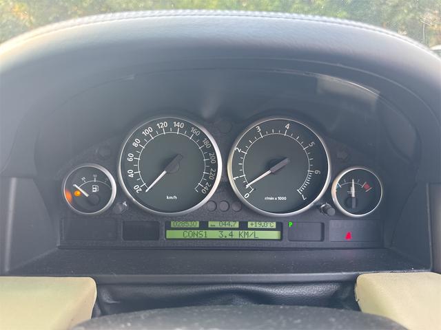 レンジローバー ヴォーグ　４．４Ｌ　Ｖ８エンジンＢＭＷ製　４ＷＤ　走行２８５３０キロ　ネイビーレーザー　ウォルナットインテリア　カンガルーバー　サンルーフ　サイドステップ　エアサス　ＣＤチェンジャー　シートヒーター（17枚目）