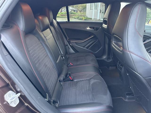 CLAクラス シューティングブレーク CLA180 シューティングブレーク スポーツ レーダーセーフティーパッケージ ブラインドスポットアシスト ディストロニックプラス レーンキーピングアシスト PRE-SAFE ドライブレコーダー ハーフレザーシート シートヒーター フルセグ ETC(30枚目)