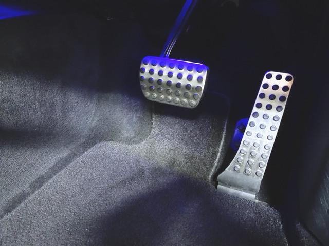 Ｅクラス Ｅ２００　アバンギャルド　ＡＭＧライン　エクスクルーシブパッケージ　Ｂｌｕｅｔｏｏｔｈ接続　ＥＴＣ　ＬＥＤヘッドライト　ＴＶ　アイドリングストップ　クルーズコントロール　コネクテッド機能　サイドカメラ　サンルーフ・ガラスルーフ（9枚目）