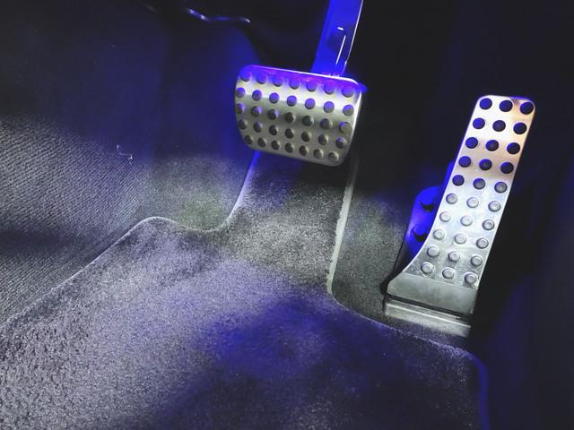 Cクラス C220 d アバンギャルド リアアクスルステアリング AMGライン ベーシックパッケージ Bluetooth接続 ETC LEDヘッドライト TV アイドリングストップ クルーズコントロール コネクテッド機能 サイドカメラ サンルーフ・ガラスルーフ(9枚目)