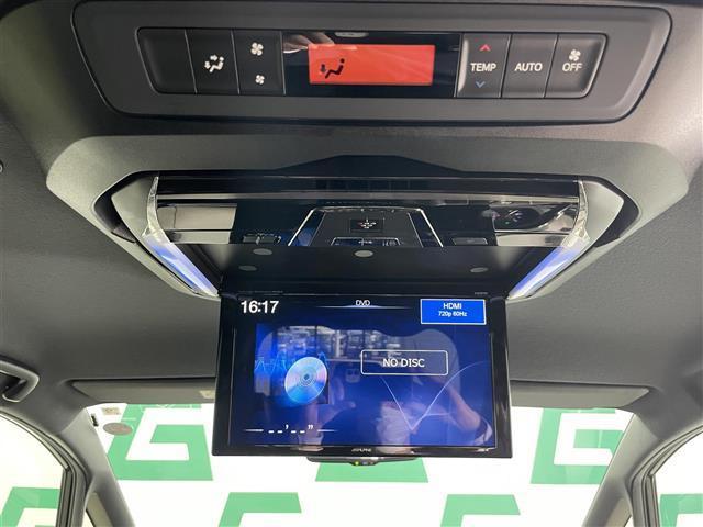エスクァイア Ｇｉ　プレミアムパッケージ　ブラックテーラード　ワンオーナー　トヨタセーフティーセンス　車線逸脱警報　社外ナビ　オートハイビーム　後席モニター　前後クリアランスソナー　バックカメラ　ビルトインＥＴＣ　ハーフレザーシート　シートヒーター（6枚目）