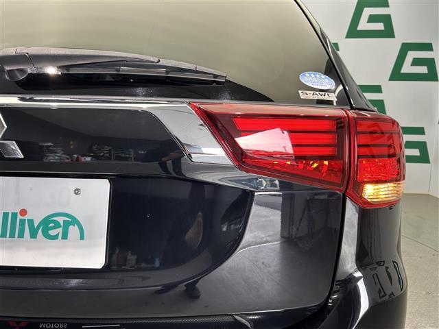 アウトランダーＰＨＥＶ Ｇリミテッドエディション　ナビ　バックカメラ　前後ドライブレコーダー　ビルトインＥＴＣ　ワンセグＴＶ　ステアリングヒーター　運転席パワーシート　ハーフレザー　ＬＥＤ　電動パーキングブレーキ　ステップガード　純正アルミ　禁煙車（40枚目）
