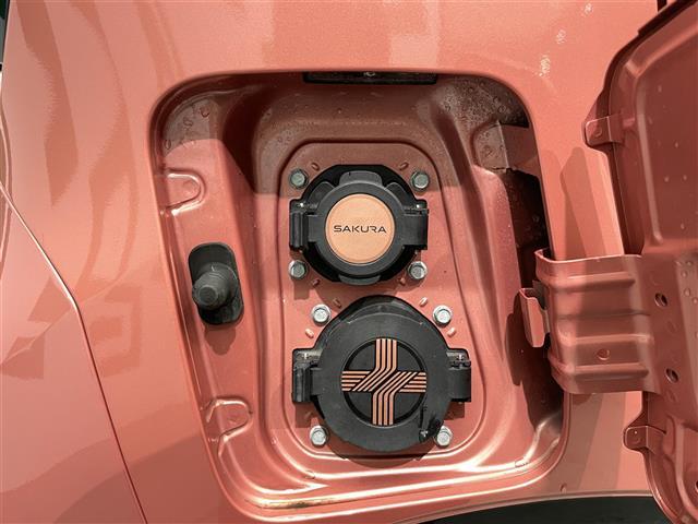 サクラ Ｘ　禁煙車　社外ディスプレイオーディオ　Ｂｌｕｅｔｏｏｔｈ　バックカメラ　コーナーセンサー　電動パーキングブレーキ　オートホールド　スマートキー　プッシュスタート　ＬＥＤヘッドライト　純正アルミホイール（40枚目）