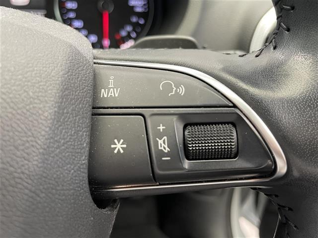 Ａ３セダン １．４ＴＦＳＩ　ナビ　フルセグＴＶ　バックカメラ　クルーズコントロール　スマートキー　パドルシフト　アイドリングストップ　ＥＴＣ　ドライブレコーダー　純正アルミホイール　横滑り防止装置　衝突軽減ブレーキ　ＬＥＤライト（8枚目）