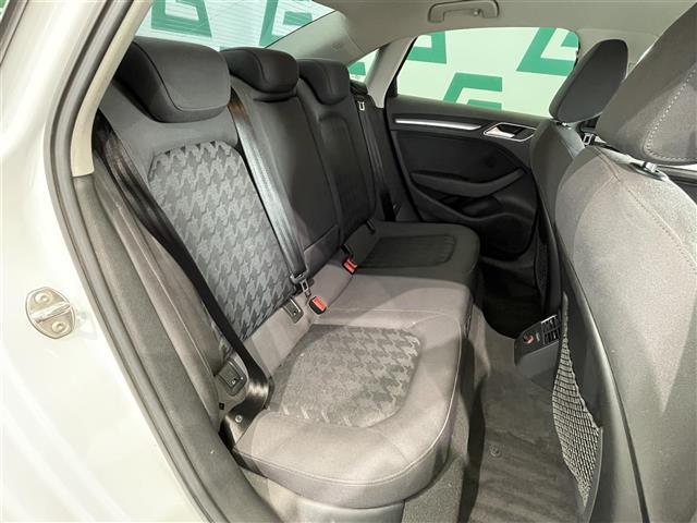 Ａ３セダン １．４ＴＦＳＩ　ナビ　フルセグＴＶ　バックカメラ　クルーズコントロール　スマートキー　パドルシフト　アイドリングストップ　ＥＴＣ　ドライブレコーダー　純正アルミホイール　横滑り防止装置　衝突軽減ブレーキ　ＬＥＤライト（26枚目）