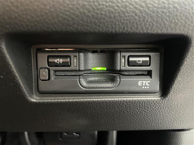 スイフト ＲＳ　ディスプレイオーディオ　Ｂｌｕｅｔｏｏｔｈ　バックカメラ　スズキセーフティサポート　デュアルセンサーブレーキサポート　レーダークルーズコントロール　ＥＴＣ　シートヒーター　ドライブレコーダー（3枚目）