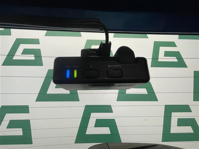 スイフト ＲＳ　ディスプレイオーディオ　Ｂｌｕｅｔｏｏｔｈ　バックカメラ　スズキセーフティサポート　デュアルセンサーブレーキサポート　レーダークルーズコントロール　ＥＴＣ　シートヒーター　ドライブレコーダー（4枚目）