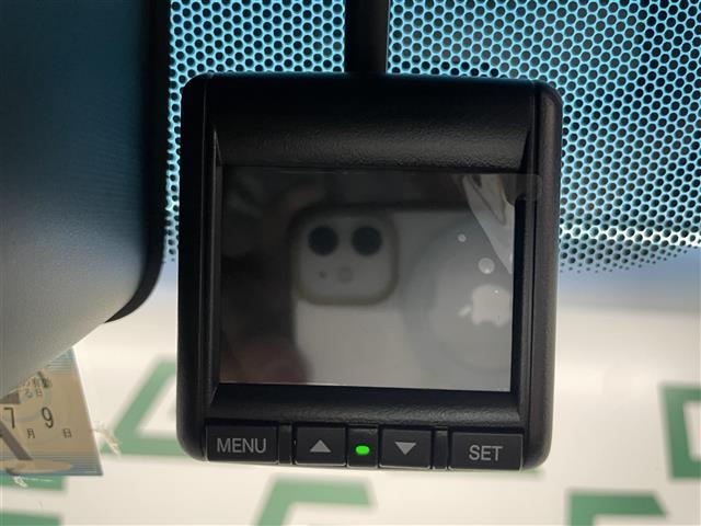 シャトル ハイブリッドZ ホンダセンシング 禁煙車 ホンダセンシング 純正8インチナビ バックカメラ クルーズコントロール 純正フロアマット 前席シートヒーター LEDヘッドライト オートライト 革巻きステアリング ETC 純正アルミホイール(3枚目)