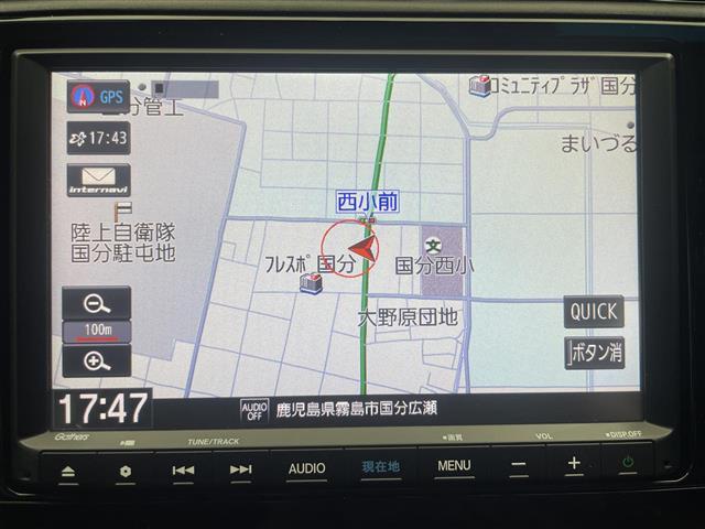 シャトル ハイブリッドZ ホンダセンシング 禁煙車 ホンダセンシング 純正8インチナビ バックカメラ クルーズコントロール 純正フロアマット 前席シートヒーター LEDヘッドライト オートライト 革巻きステアリング ETC 純正アルミホイール(4枚目)