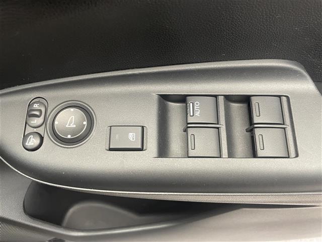 シャトル ハイブリッドZ ホンダセンシング 禁煙車 ホンダセンシング 純正8インチナビ バックカメラ クルーズコントロール 純正フロアマット 前席シートヒーター LEDヘッドライト オートライト 革巻きステアリング ETC 純正アルミホイール(13枚目)