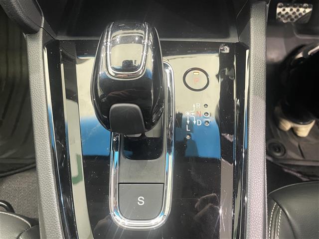 シャトル ハイブリッドZ ホンダセンシング 禁煙車 ホンダセンシング 純正8インチナビ バックカメラ クルーズコントロール 純正フロアマット 前席シートヒーター LEDヘッドライト オートライト 革巻きステアリング ETC 純正アルミホイール(20枚目)