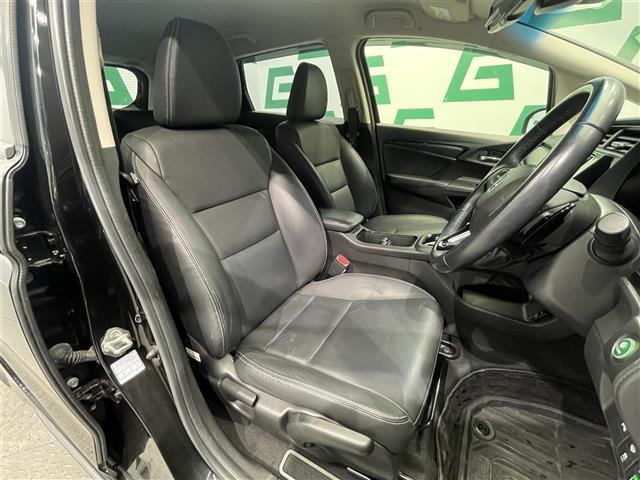 シャトル ハイブリッドZ ホンダセンシング 禁煙車 ホンダセンシング 純正8インチナビ バックカメラ クルーズコントロール 純正フロアマット 前席シートヒーター LEDヘッドライト オートライト 革巻きステアリング ETC 純正アルミホイール(22枚目)