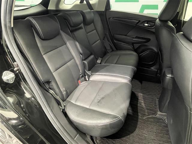 シャトル ハイブリッドZ ホンダセンシング 禁煙車 ホンダセンシング 純正8インチナビ バックカメラ クルーズコントロール 純正フロアマット 前席シートヒーター LEDヘッドライト オートライト 革巻きステアリング ETC 純正アルミホイール(23枚目)